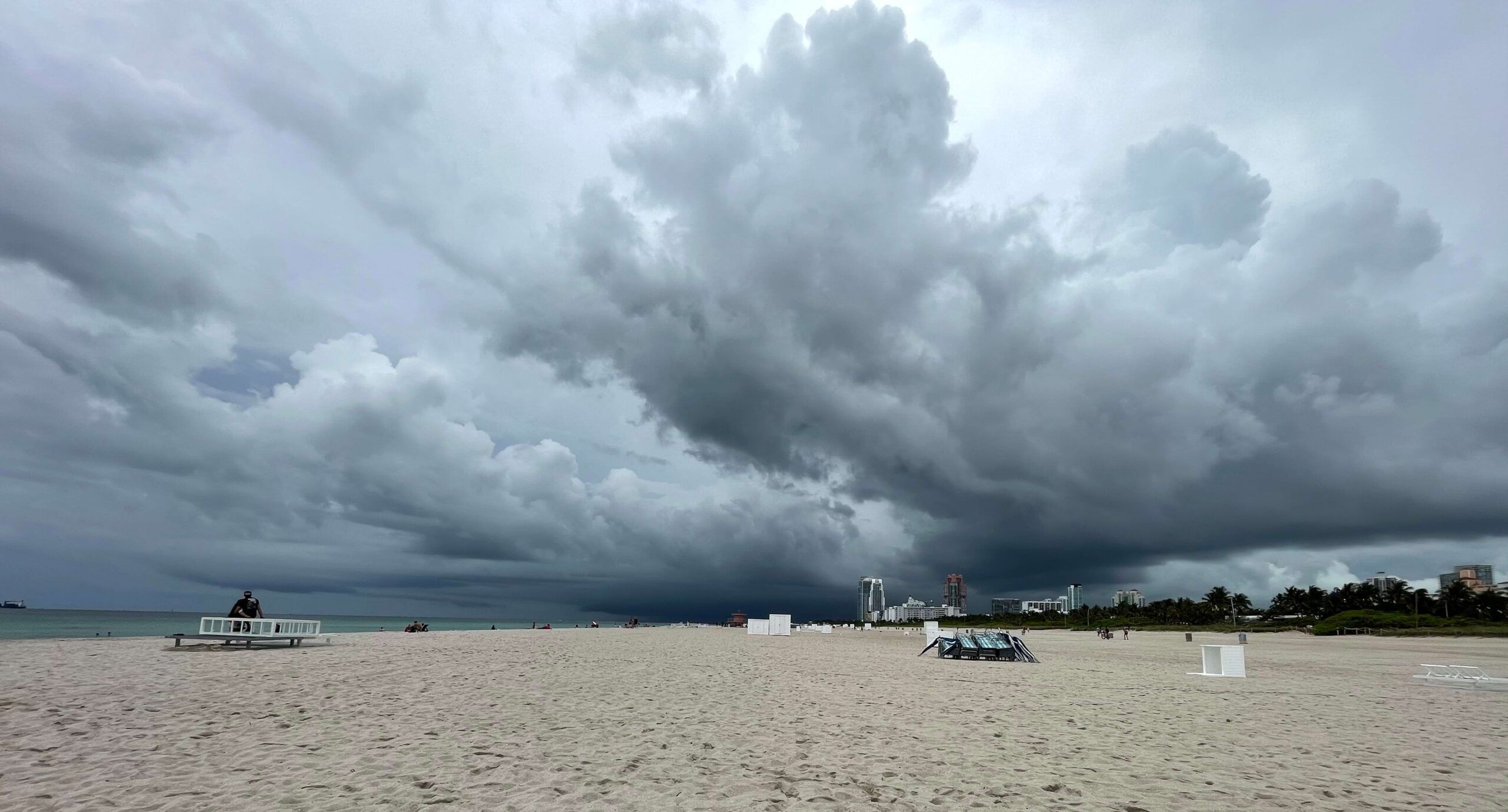Florida’s Storm Season: Dos and Don’ts for Visitors and Residents